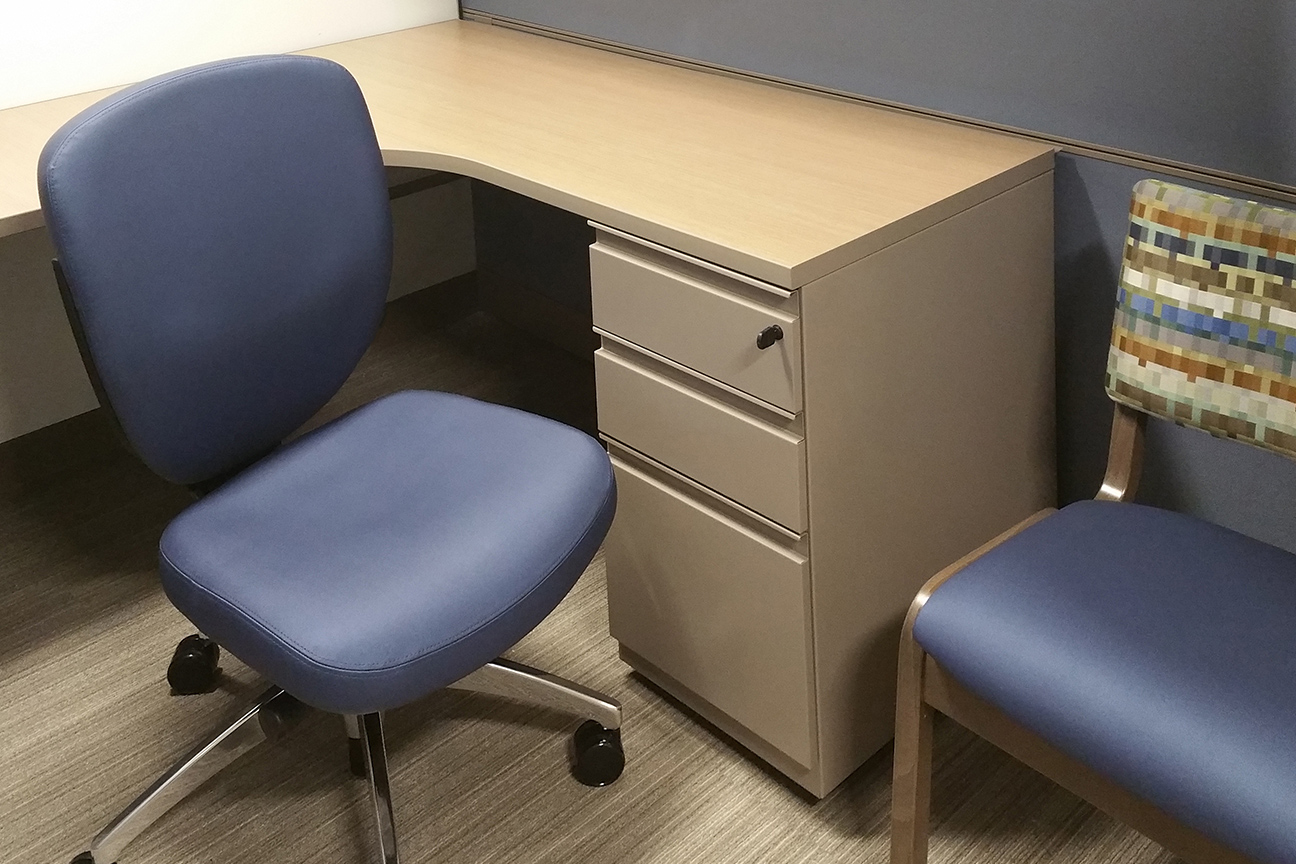 Task and Side Chair / Workstation