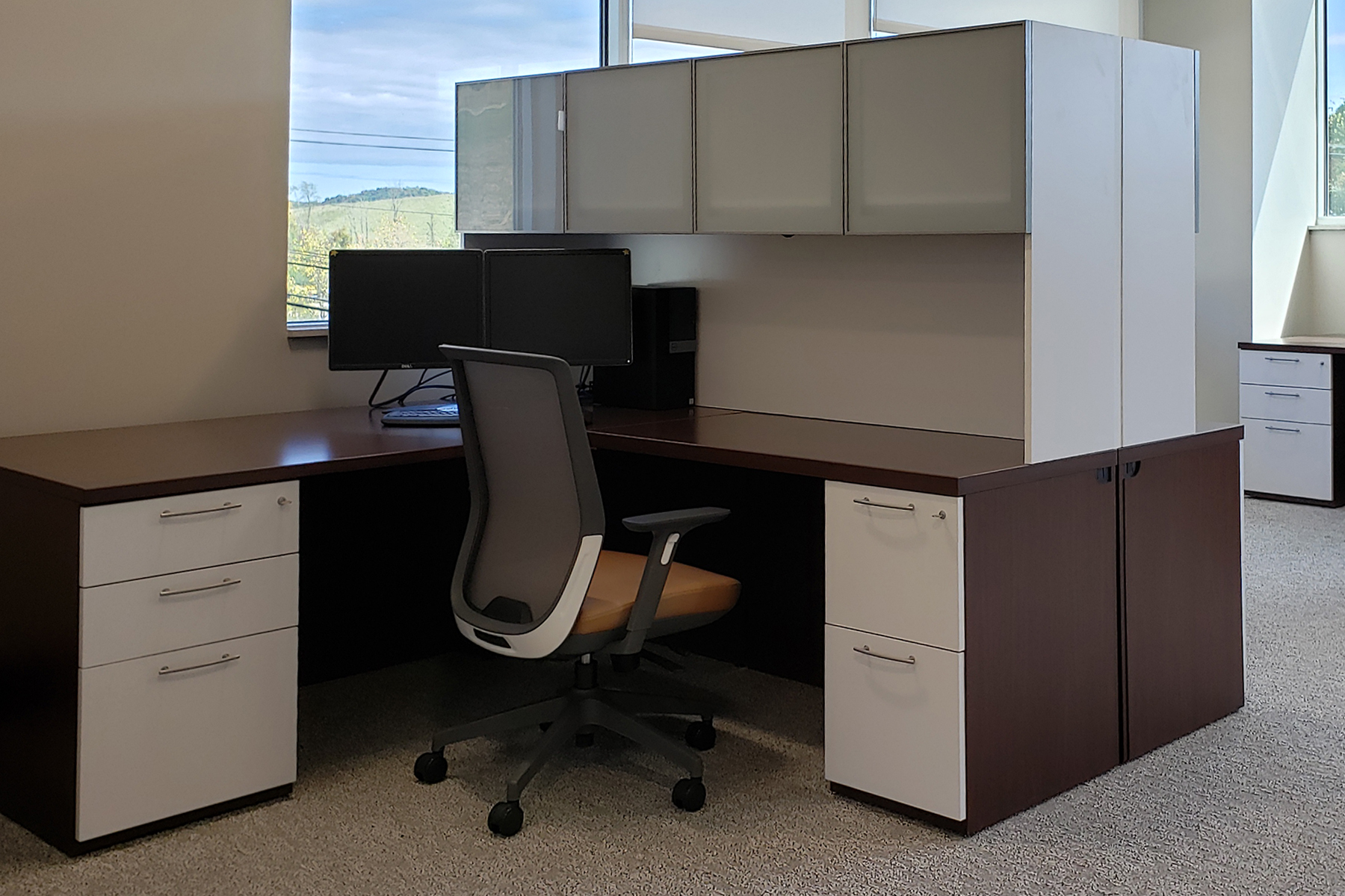 L Shape Workstation with Kimball® Joya™ Chair.